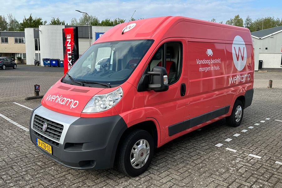 Bedrijfsbus bestickeren? Val op met een herkenbaar ontwerp!