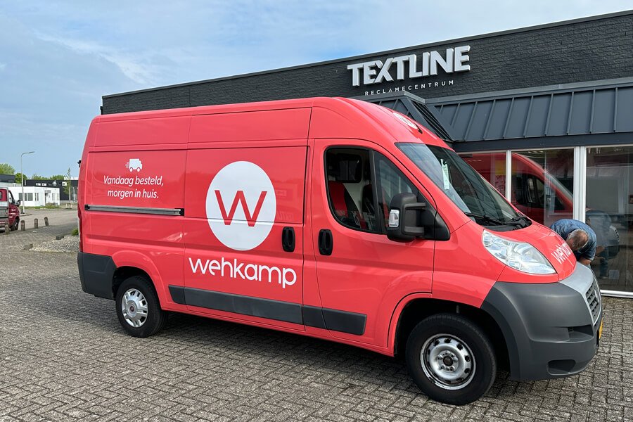 Bedrijfsbus bestickeren? Val op met een herkenbaar ontwerp!